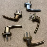 Maniglia con bottone