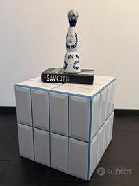 Cubo rivestito in piastrelle lucide