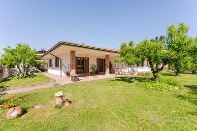 CHIRIGNAGO Villa con scoperto di 1000 MQ S520
