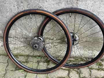 Ruote Bontrager Paradigm + Cassetta Shimano 105