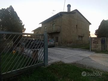 Casa singola con magazzini a Barberino Tavarnelle