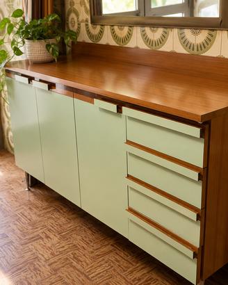 Credenza vintage anni ’60/’70 in legno/verde salvi