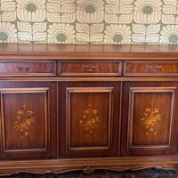 Elegante Credenza Buffet Classica in Legno