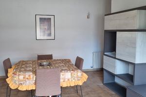 Trilocale a 200 mt mare con a/c,posto auto