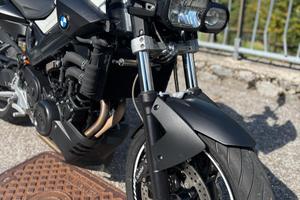 BMW F800R ABS-2009-56.000km-AKRAPOVIC-FARO LED-