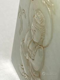 Giada Divinità incisa con Drago con certificato