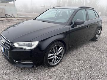 Audi A3 sportback 1.6 tdi 105 cv Ambit. automatica