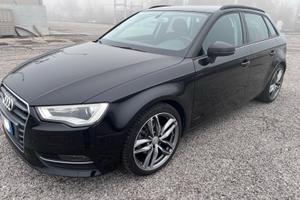 Audi A3 sportback 1.6 tdi 105 cv Ambit. automatica