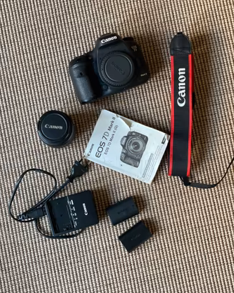 Canon EOS7D Mark II+18-55 IS+batterie/Kit compl