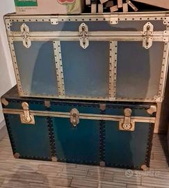 Coppia di bauli vintage rigidi