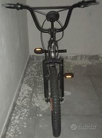 bici mx Kawasaki usata pochissime volte 