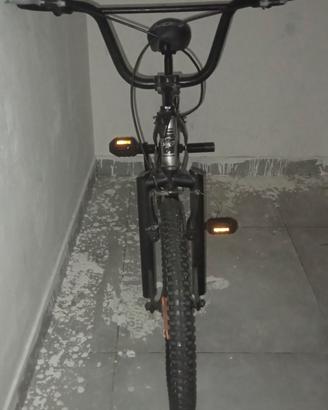 bici mx Kawasaki usata pochissime volte 