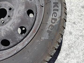 2 gomme con cerchio Kleber4 stagioniDOT 4325