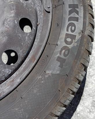2 gomme con cerchio Kleber4 stagioniDOT 4325
