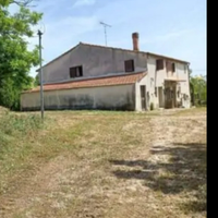 Casale con giardino