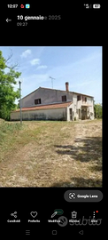 Casale con giardino