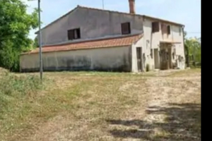 Casale con giardino