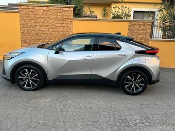 Toyota c-hr (2023-->) - 2024