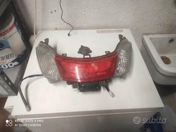 Faro posteriore Majesty 400