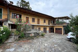 Villa di 195 m² con più di 5 locali e box auto dop