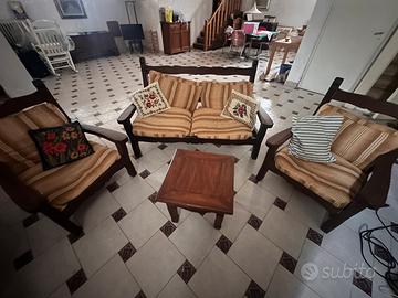 Set divano e due poltrone in legno