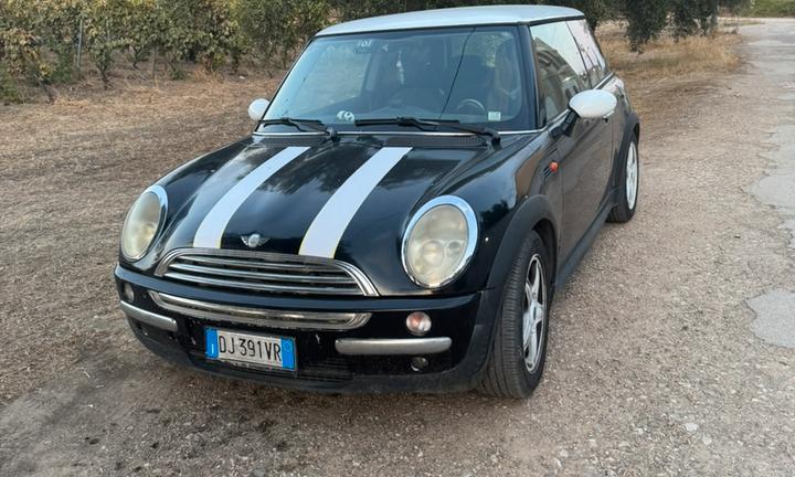 Mini Cooper one, anno 2003, 1.4 Diesel.