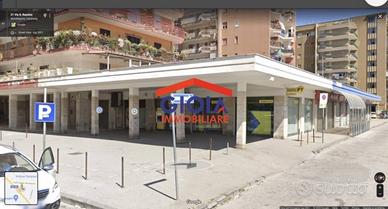Immobile di 170 m² con 1 locale a Mondragone