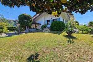 VILLA SINGOLA A CAMPAGNA LUPIA