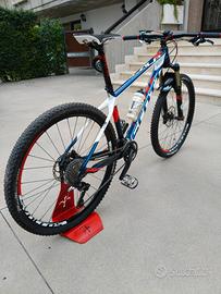 MTB scoot in carbonio 