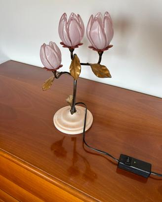 Lampada da tavolo in ottone con fiori di Murano