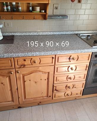 Cucina in legno massello