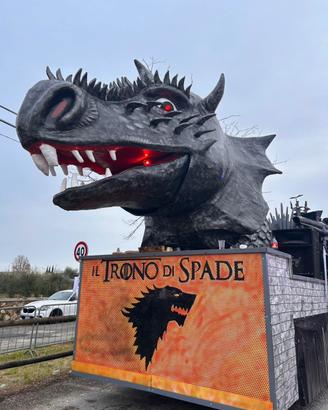 Carro carnevale trono di spade