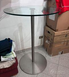 Tavolino in cristallo e acciaio