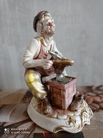 STATUINA SOPRAMMOBILE 