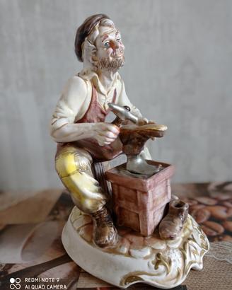STATUINA SOPRAMMOBILE 