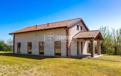 STRUTTURA INDIPENDENTE DEL 2019 CON SPAZI VERSATIL