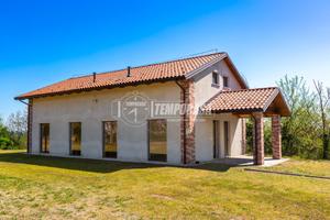 STRUTTURA INDIPENDENTE DEL 2019 CON SPAZI VERSATIL