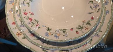 servizio piatti, e tazze x 12 persone 