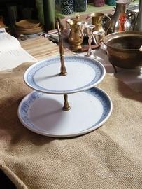 Alzatina con piatti in ceramica