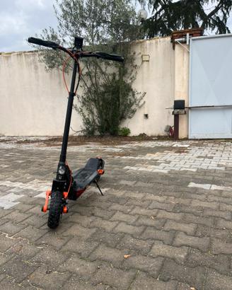 Monopattino elettrico joyor s5z usato pochissimo.