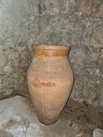 antica giara di terracotta