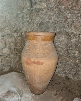 antica giara di terracotta