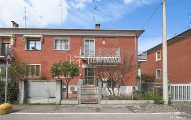 AMPIO QUADRILOCALE CON INGRESSO INDIPENDENTE!!! RI