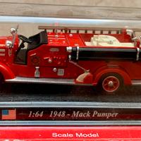 Pompieri, moto, macchine da collezione in scala