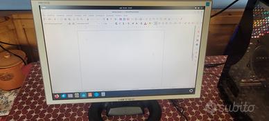 Pc con linux ubuntu monitor  tastiera  e mouse