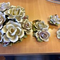 Rose in porcellana - centrotavola e composizioni