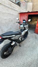 Xadv 750