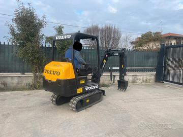 E232 - Mini escavatore 15 q.li Volvo EC15