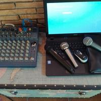 Apparecchiatura karaoke casse mixer e computer 