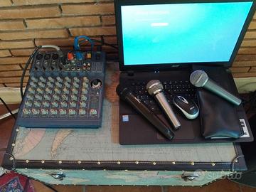 Apparecchiatura karaoke casse mixer e computer 
